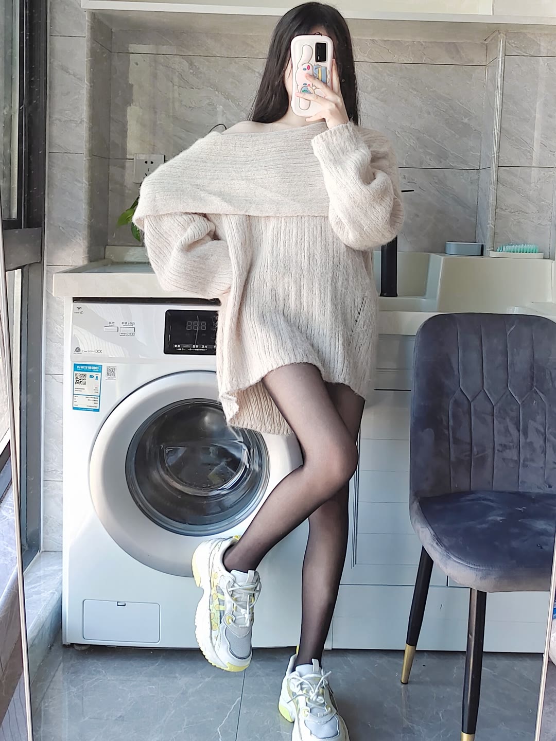 【福利】洗衣机前的露肩毛衣配黑丝大长腿御姐-赤域吧