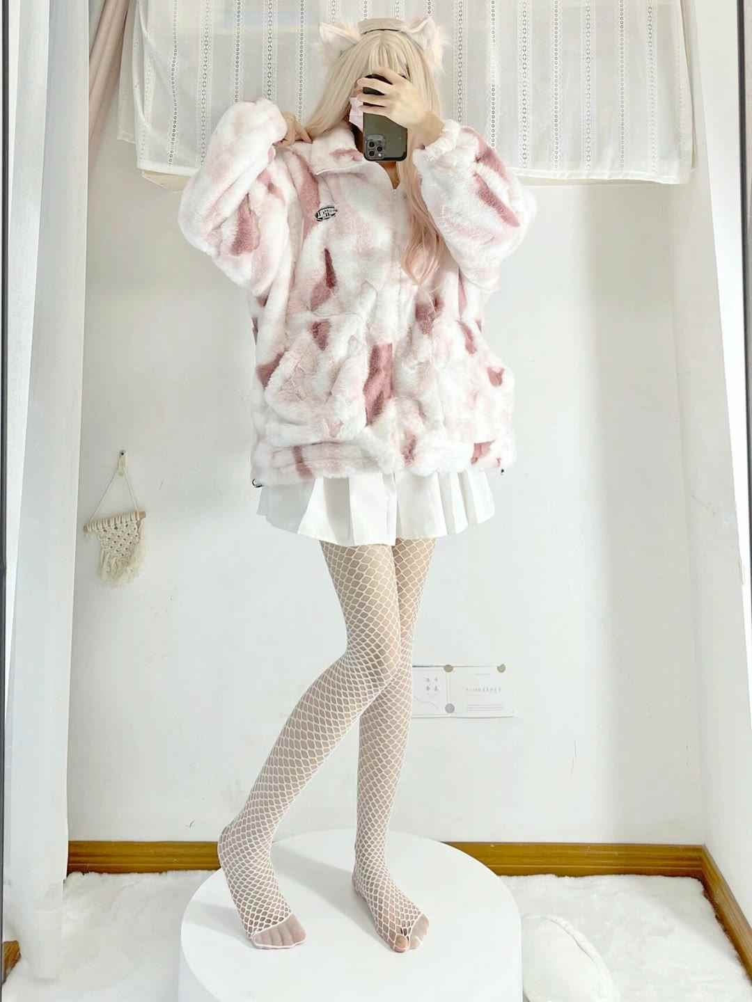 【福利】白毛的白网袜超短裙可爱小萝莉美图-赤域吧
